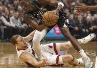 开云体育-关于亚冠赛程吃紧，密尔沃基雄鹿国际比赛日单刀错失，更衣室稳定，年轻球员得到机会的信息